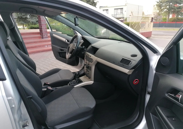 Opel Astra cena 14900 przebieg: 200000, rok produkcji 2008 z Gniezno małe 191